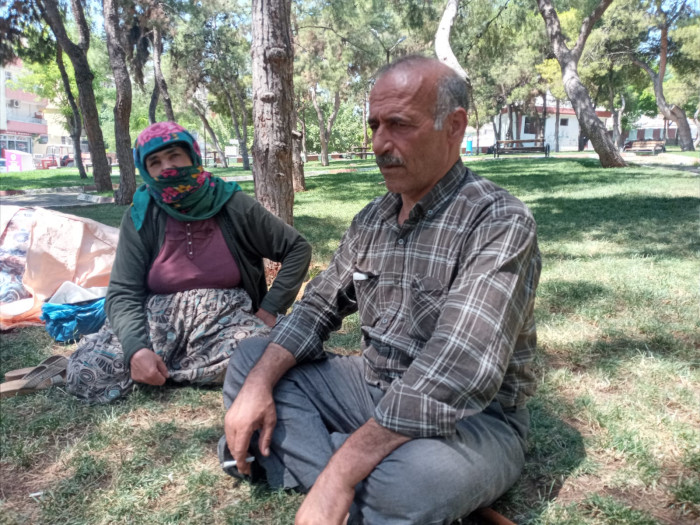 Eyyübiye’de Acı Dram! Görme Engelli Adam İle Eşi Kira Veremedikleri İçin Parkta Kalıyorlar