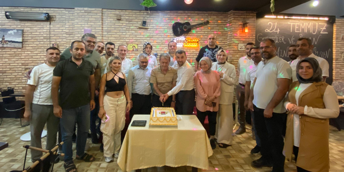 Şanlıurfa’da Gazeteciler Basın Bayramını Türküler Eşliğinde Kutladılar 